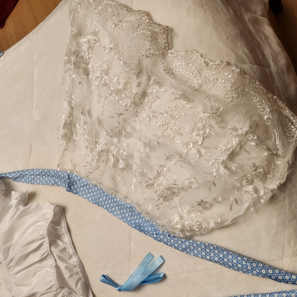 Octoberfest Outfit Size Xl. Light Blue And White